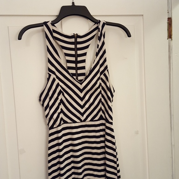 Monteau Los Angeles Dress - Picture 2 of 4